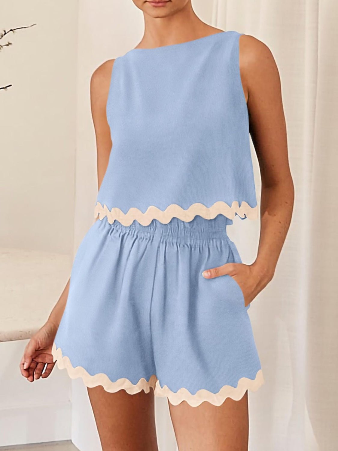 Contrast Trim Round Neck Top and Shorts Set - ViarousViarousViarous