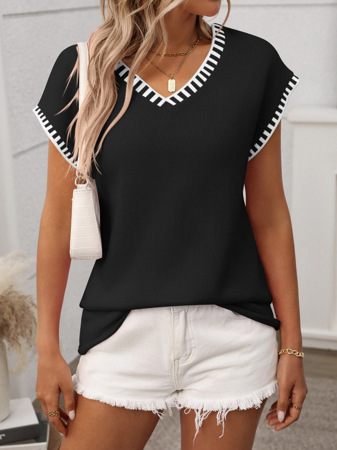Contrast Trim V - Neck Short Sleeve Knit Top - ViarousViarousViarous
