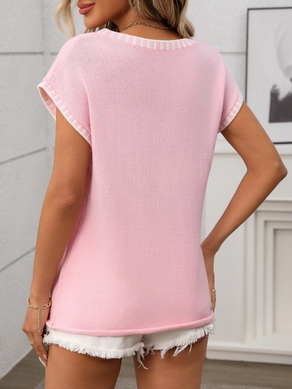 Contrast Trim V - Neck Short Sleeve Knit Top - ViarousViarousViarous